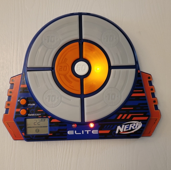 NERF Dual-Strike ELITE Gun + Target - Picture 5 of 7
